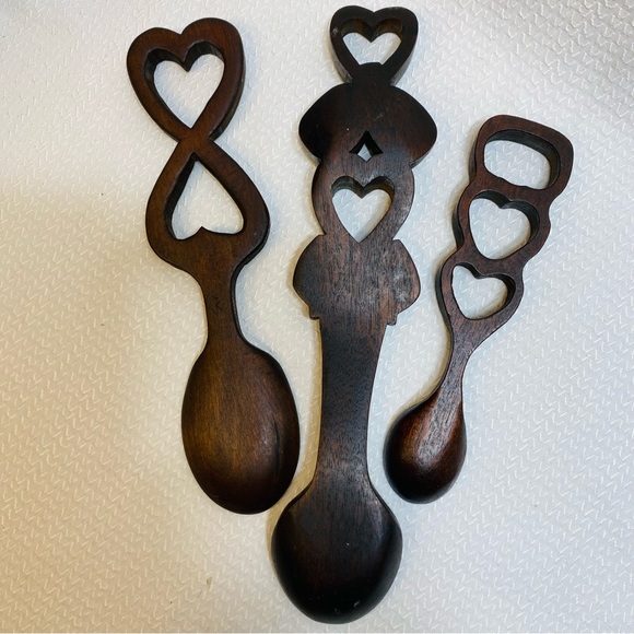 Set of 3 hand carved Welsh Love Spoons. Perfect for Valentine Day & Weddings - Picture 5 of 7